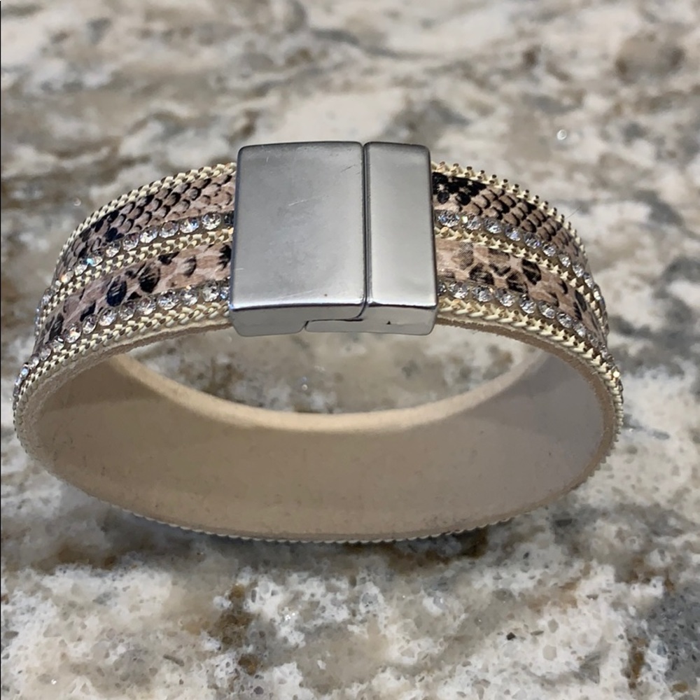 Python Print Leather Magnetic Crystal Bracelet - Picture 4 of 8